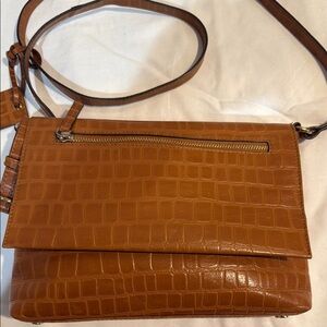 Elegant Tan Leather Crossbody Bag